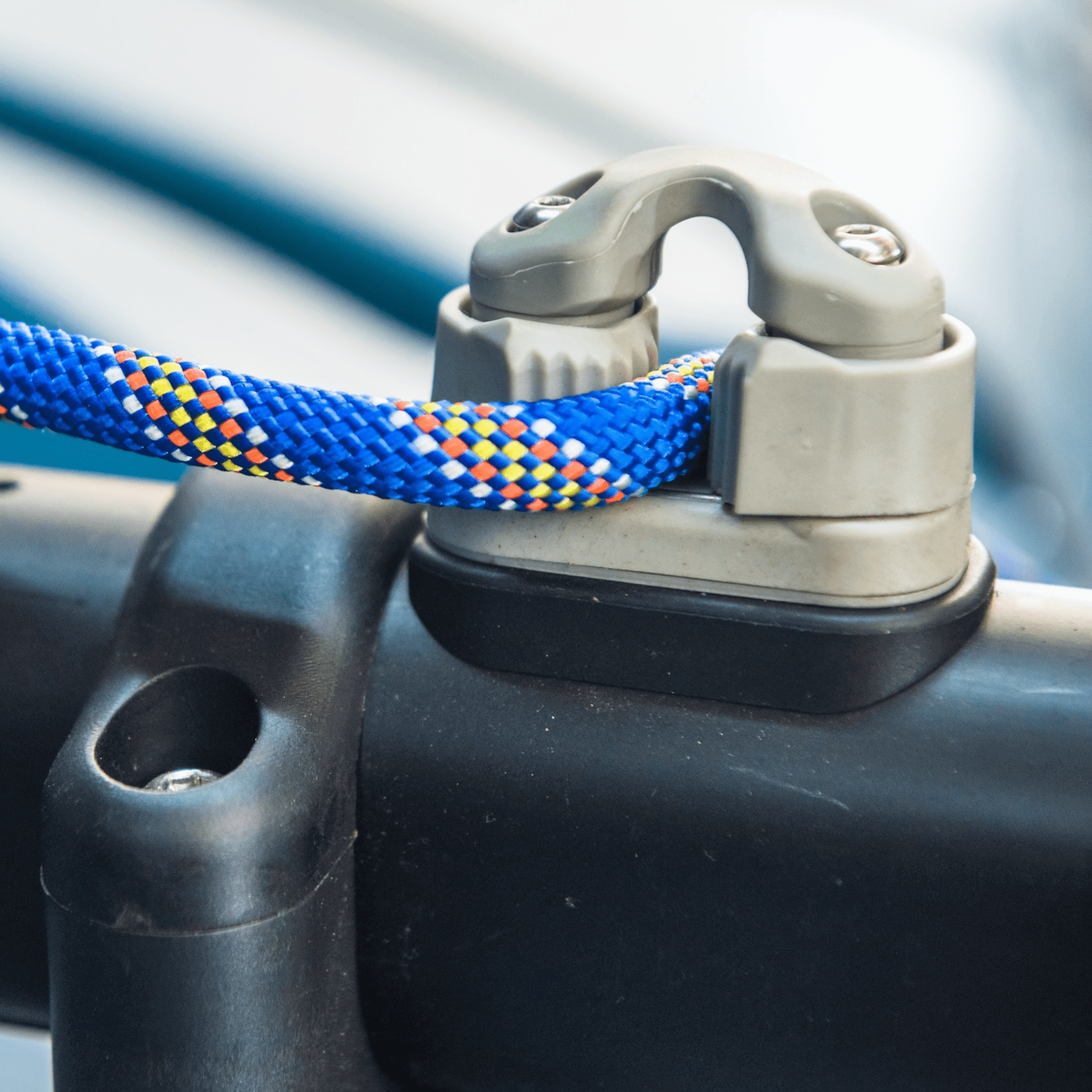 ViztaCraft Majestic – 18ft 2-Person Trimaran Fin-Drive Sailing Kayak