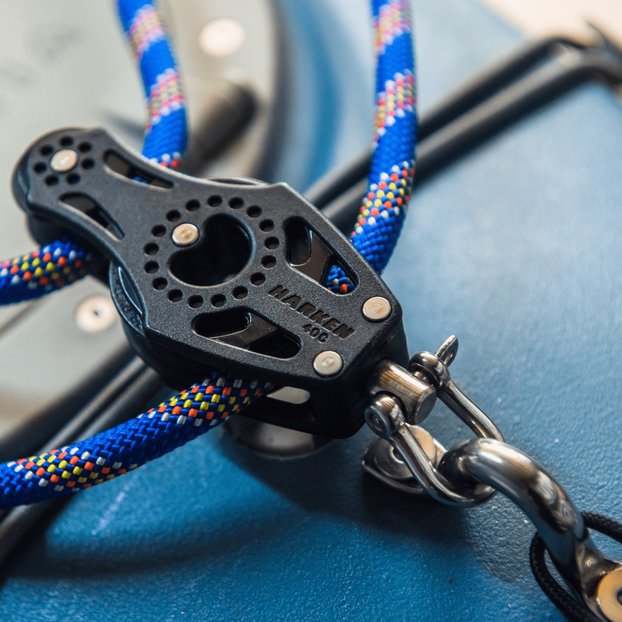 ViztaCraft Majestic – 18ft 2-Person Trimaran Fin-Drive Sailing Kayak