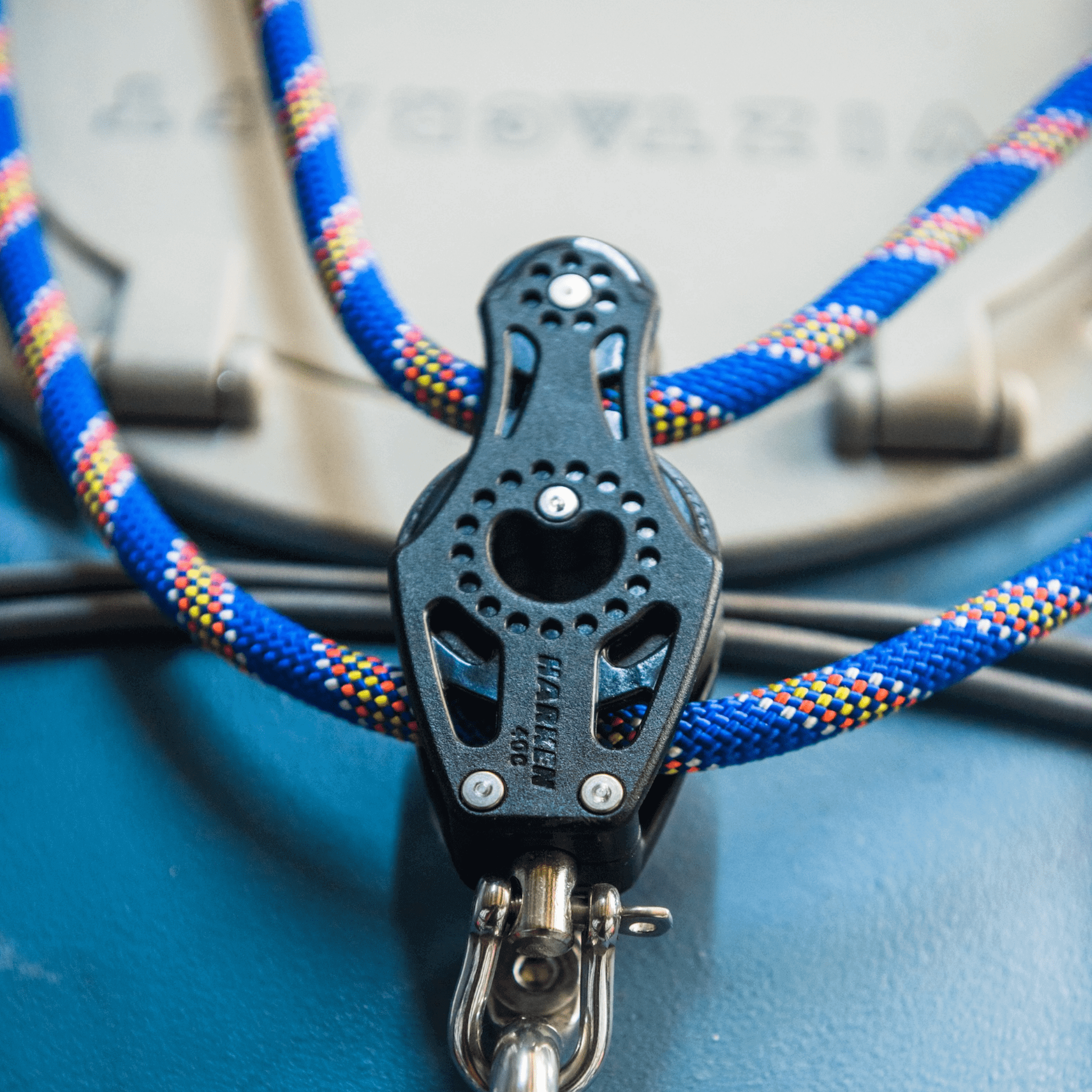 ViztaCraft Majestic – 18ft 2-Person Trimaran Fin-Drive Sailing Kayak